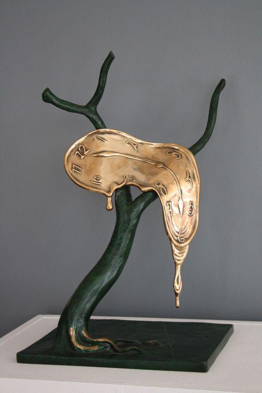 œuvre d'art de Salvador Dali, sculpture "Profil du temps" par Salvador Dali.