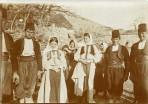Les Bosniaques en costumes de cérémonie – d'un voyage de recherche dans les Balkans (1899) - © Mucha Trust.