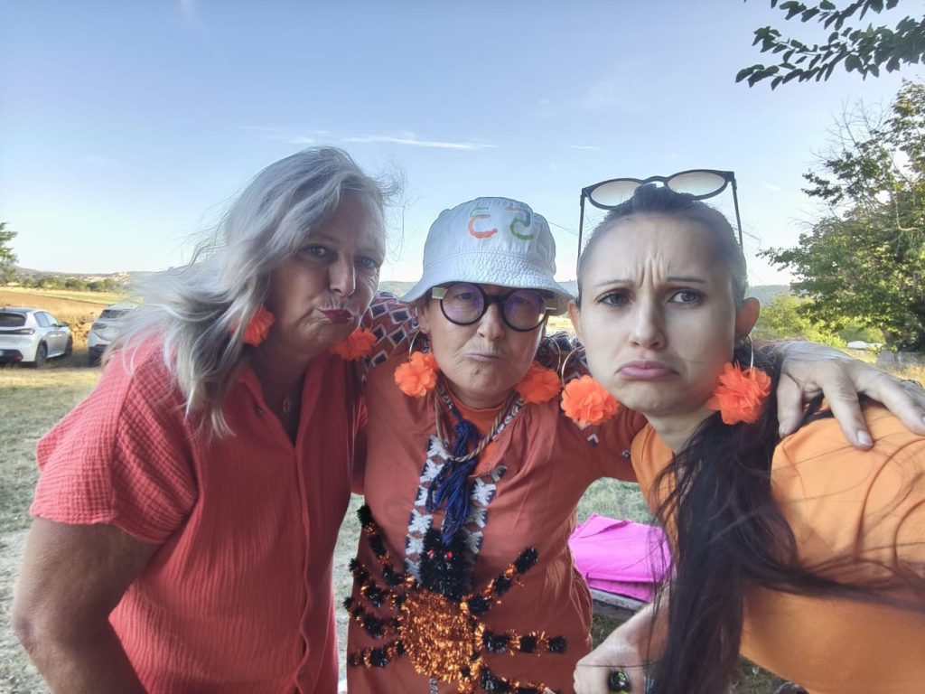 même pas peur du ridicule, Dali est passé par là...On fait la moue à la Dali.